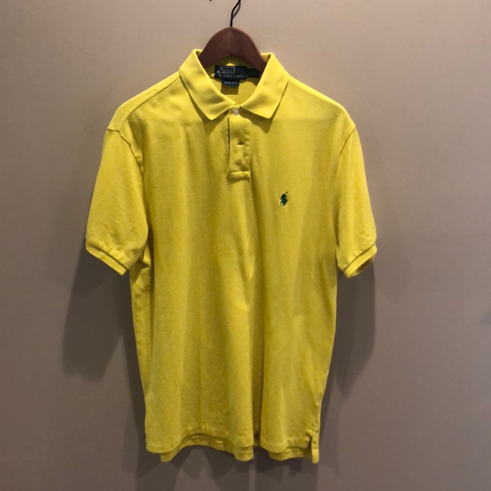 Men’s yellow polo